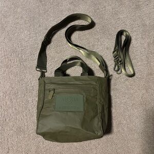 Aloha monochrome crossbody, NWOT